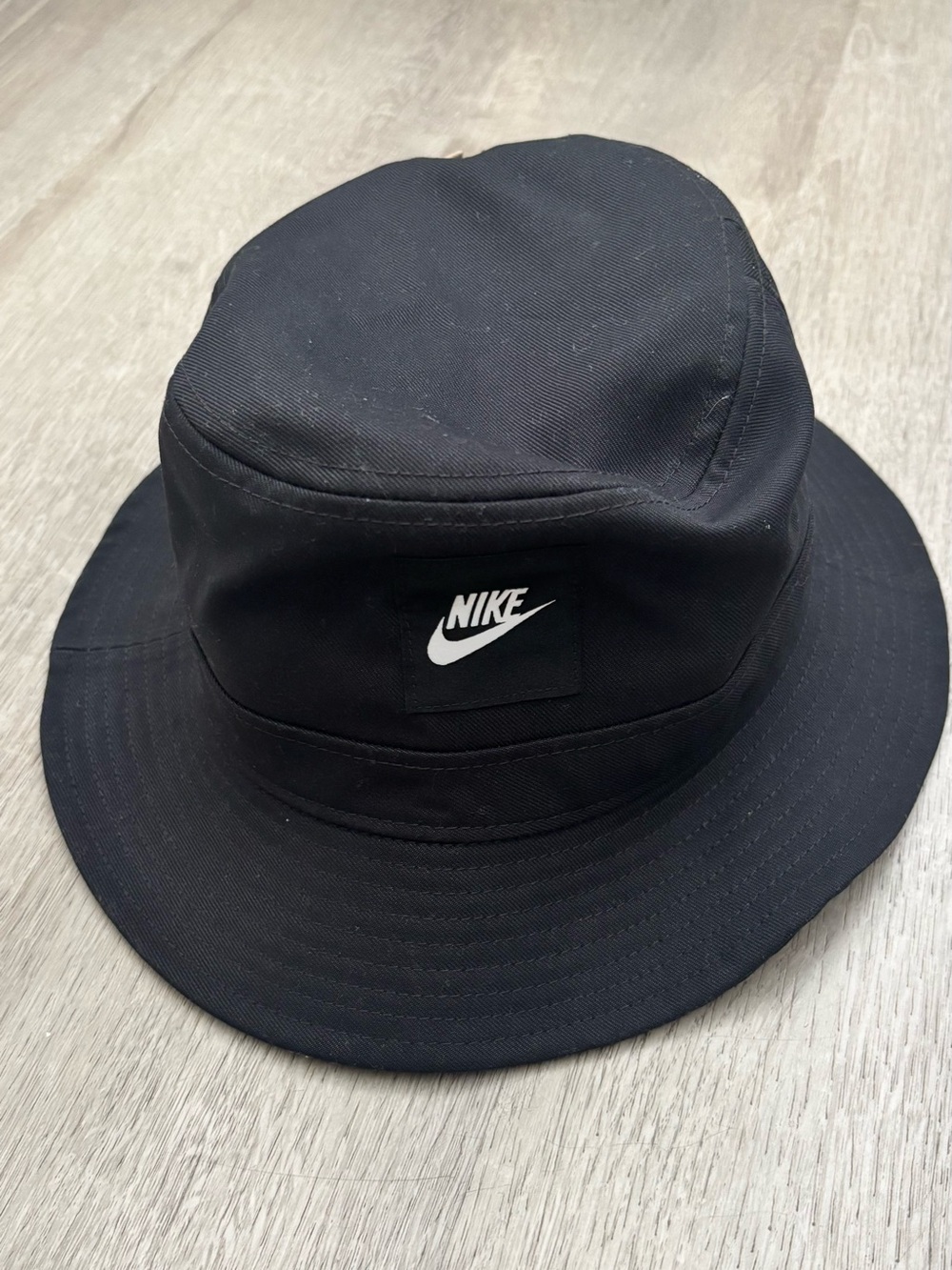Nike Black Kids Bucket Hat with White Tag Detail